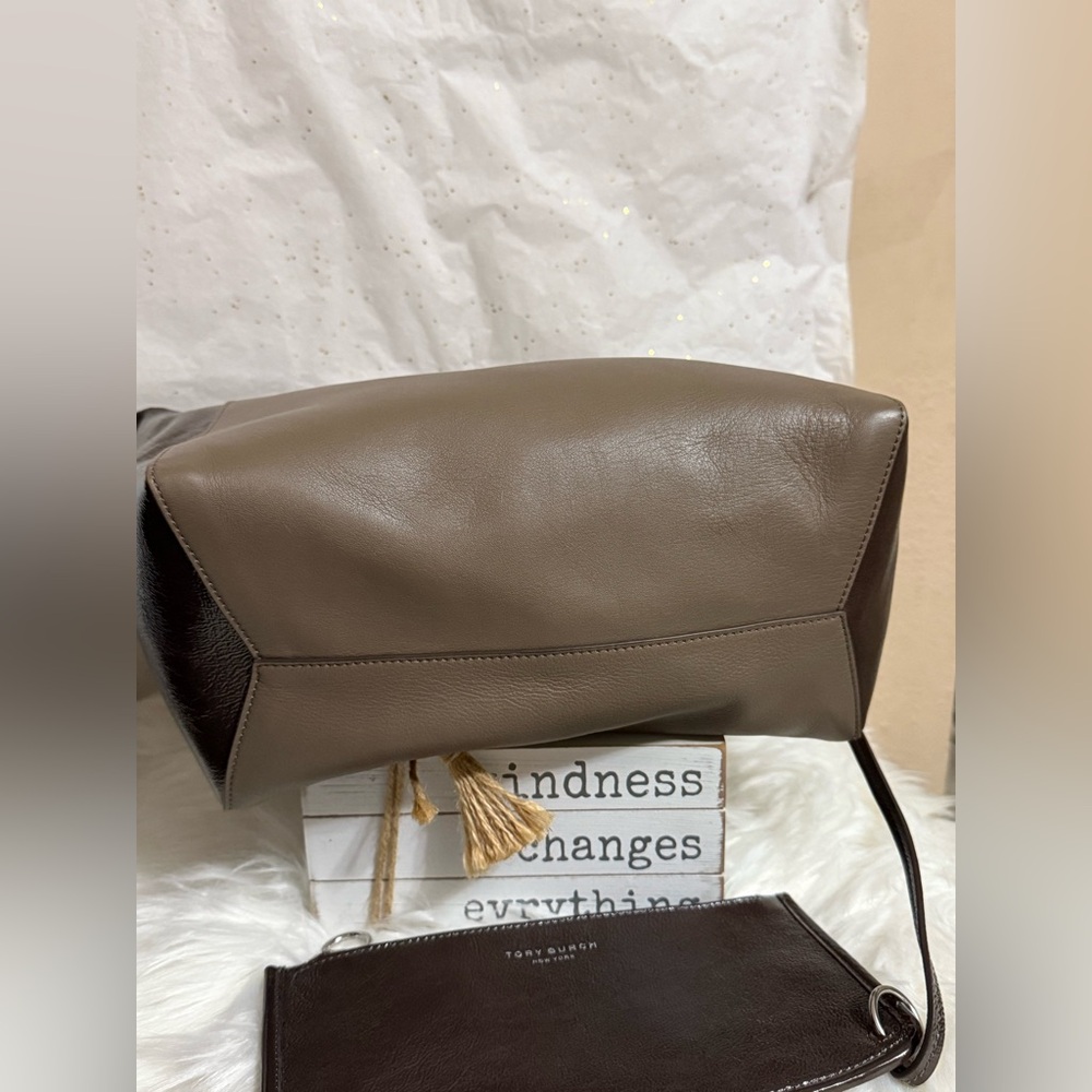 Tory Burch Brown Tote with Smooth Leather Finish - Picture 11 of 14